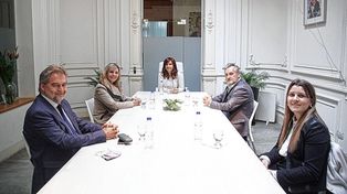 Cristina se sacó la foto con los precandidatos de la lista que apoya Perotti