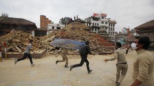 Terremoto en Nepal deja más de 1.500 muertos y miles de heridos