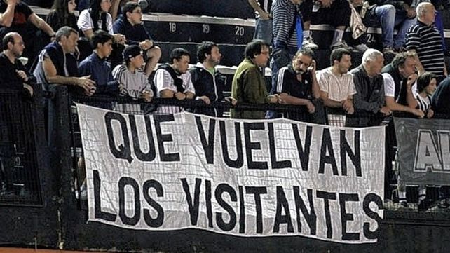 Está fría la vuelta de los visitantes a los estadios