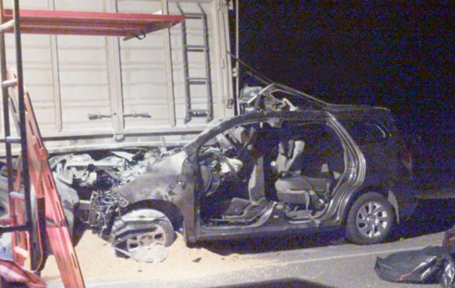 A causa del violento impacto fallecieron una mujer de 38 años y dos nenes de 8 meses y 2 años. (Foto: Noticiascraik.com)