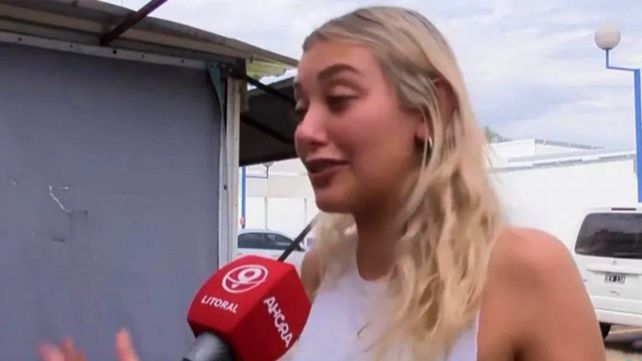 Julia es la joven trabajadora que encontró el maletín en la playa de estacionamiento de Paraná. Julia es la joven trabajadora que encontró el maletín en la playa de estacionamiento de Paraná.