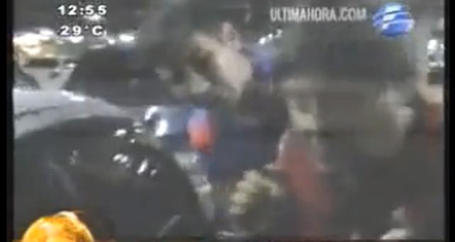 Un funcionario paraguayo se trag&oacute; un cheque al ser capturado in fraganti