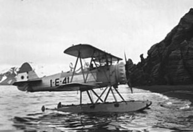 Hidroavión Strearman. Primer vuelo argentino, del continente a la Antártida, año 1942. 
