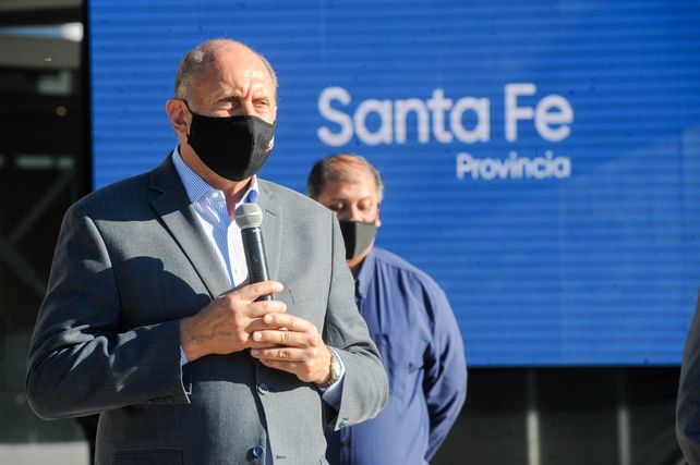 El gobernador también dispuso la solicitud del pase sanitario para las actividades sociales