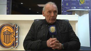 Despedida con emoción. Russo confirmó su decisión de dejar de ser entrenador de Central.