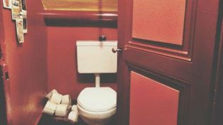 Lanzan en internet un servicio de alquiler de baños para necesidades urgentes