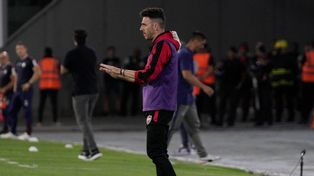 Mariano Soso, DT de Newells, está en pleno análisis de los jugadores que quiere retener para la próxima temporada y los refuerzos a buscar.
