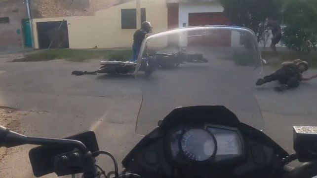 Video: espectacular persecución de la Motorizada para detener a un motochorro
