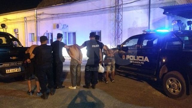Balearon a un policía durante un operativo en barrio Yapeyú