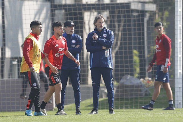 Ricardo Gareca en la cuerda floja en Chile.