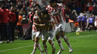 Unión se destapó con dos golazos y festejó su primer triunfo ante Lanús