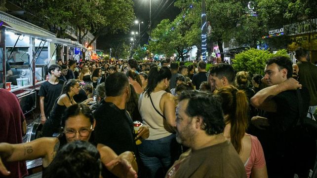 Viví 25 de Mayo volvió a encender el corazón de Paraná con una noche multitudinaria