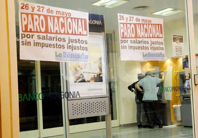 Desabastecidos. Los cajeros que están en los bancos podrían quedarse sin dinero durante el paro. / Manuel Testi.