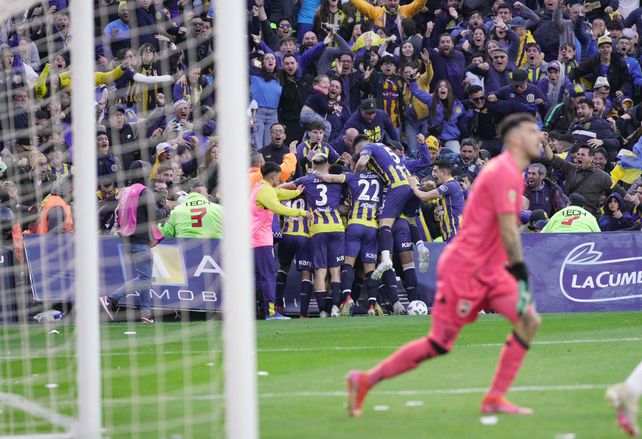 Central venció a Newells con gol de Mallo tras un tiro libre del ingresado Malcorra