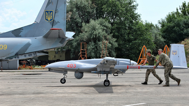 Un drone ucraniano de fabricación turca. Estas naves resultaron muy eficaces en la guerra contra Rusia.