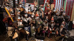La murga rosarina La Cotolengo presenta este domingo en Plataforma Lavardén su nuevo espectáculo Un siglo después
