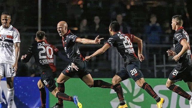 Colón superó como visitante a San Pablo en el Morumbí