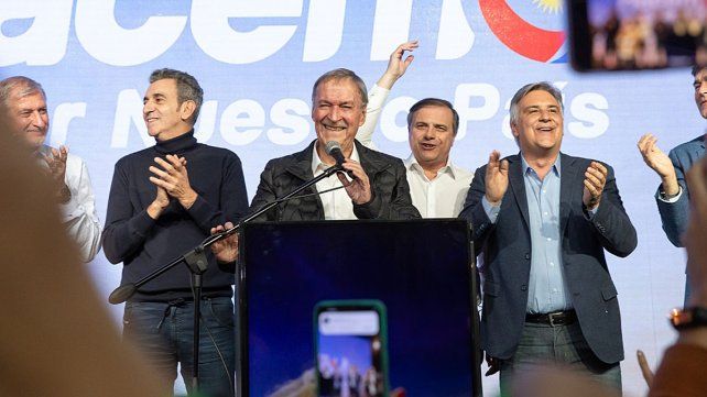 “Tanto Juntos por el Cambio como Unión por la Patria han fracasado y ambos son responsables por la crisis que atraviesa nuestro país. Los argentinos reclaman un cambio de verdad