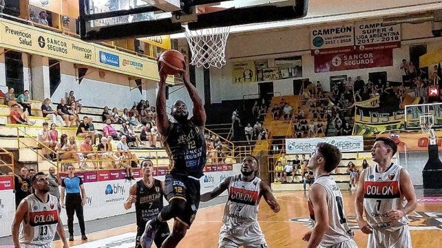 En un partidazo, Libertad superó a Colón y se adelantó en la serie