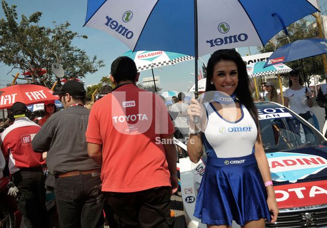 Las bellas chicas derritieron el pavimento del callejero santafesino.