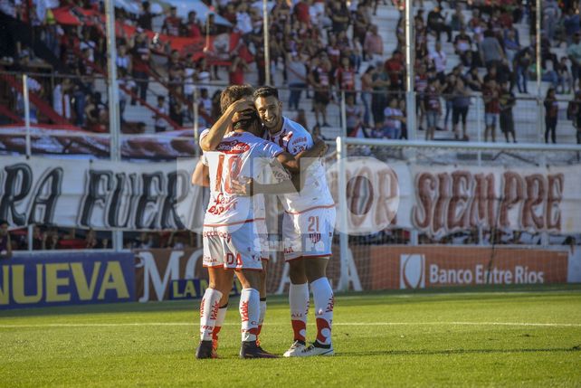 Unión sacó pecho, le ganó a Patronato por 3 a 2 y es escolta de Boca