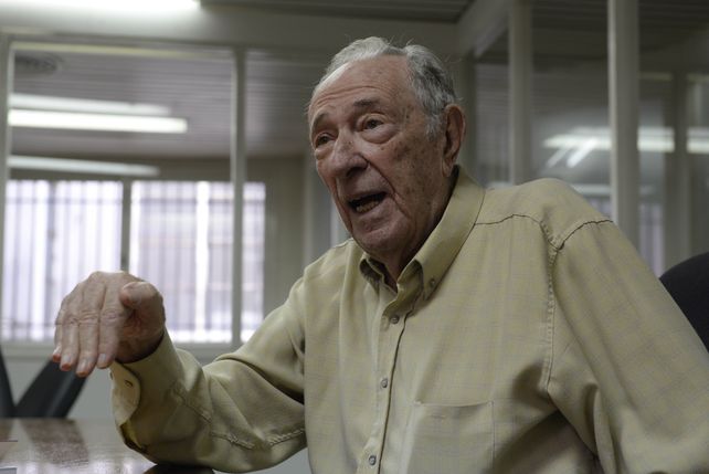El pensador rosarino expone su visión de la vida luego de una larga trayectoria como especialista en terapia intensiva y medicina clínica. (Néstor Juncos / La Capital)