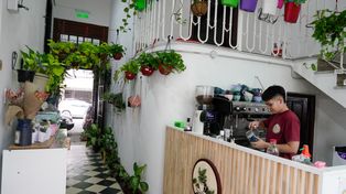 La tradición del café en el bar tomó un nuevo vuelo hace algunos años en Rosario, de la mano de las cafeterías de especialidad, pastelerías artesanales y casas de té.
