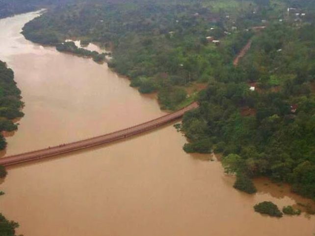 Inundaciones en el río Paraná obligan a cerrar las Cataratas del Iguazú