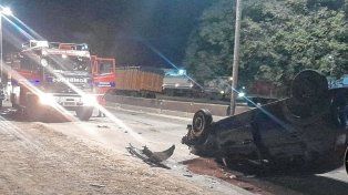 El conductor volcó su auto en Concepción del Uruguay.
