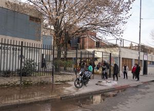 Alarma en una escuela rosarina de la zona sudoeste: un alumno llevó un arma de fuego