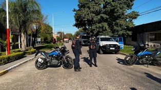 Despliegue de Gendarmería en cuadras recientemente pavimentadas en Resistencia.