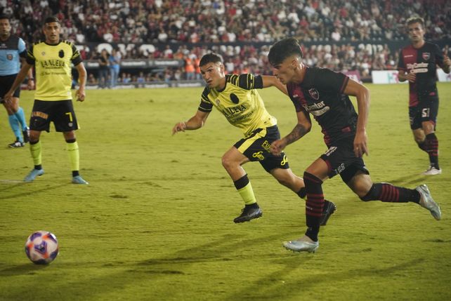 Newells venció 1 a 0 a Barracas Central y sumó su cuarto triunfo consecutivo en el Coloso
