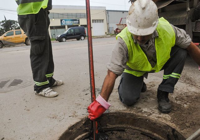 Por la emergencia hídrica intensifican los trabajos de limpieza en los desagües