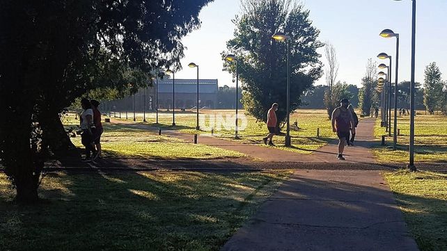Parque Federal. Miles de santafesinos utilizan a diario el espacio verde para realizar diversas actividades; desde la Asociación vecinal piden más seguridad.&nbsp;