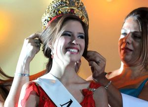 Candela II es la nueva reina de la Vendimia