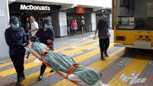 Una mujer murió sentada en un McDonalds pero lo advirtieron siete horas más tarde
