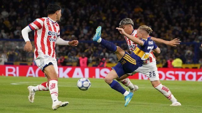 Boca y Unión se enfrentan en La Bombonera.