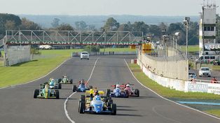 Solo nueve. La Fórmula Entrerriana tuvo un parque automotor con pocas máquinas en pista.