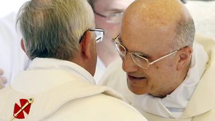 El Papa desplaza a Bertone de la Secretaría de Estado