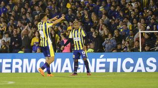 Alejo Veliz, aquí junto a Campaz, quiere volver a dedicarle goles de triunfo a Central en el Gigante.