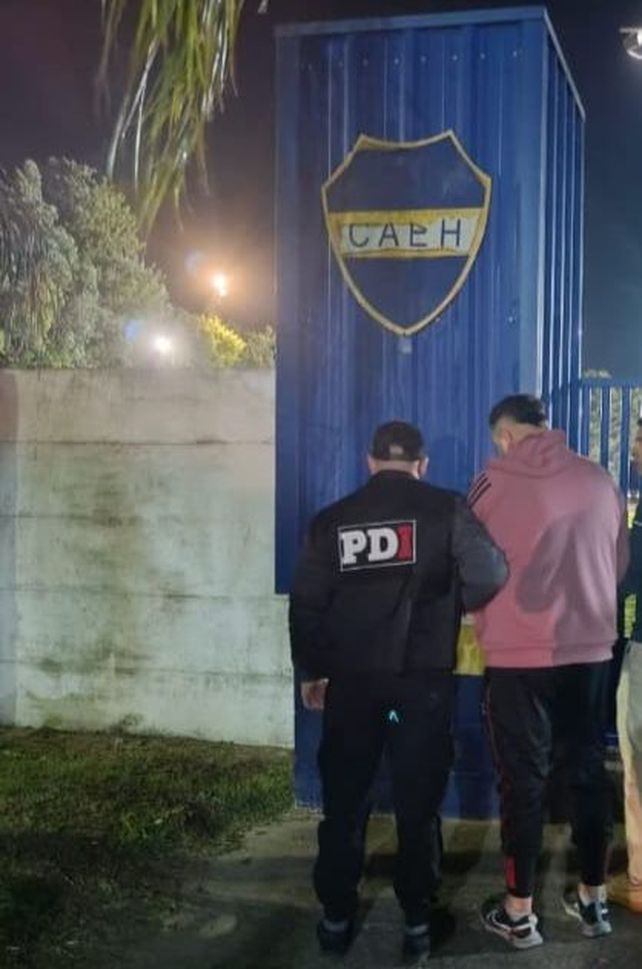 El Gordo Axel al ser sorprendido en el club de Villa Mugueta