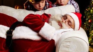Someten al detector de mentiras a los chicos que van a pedir regalos navideños a Papá Noel