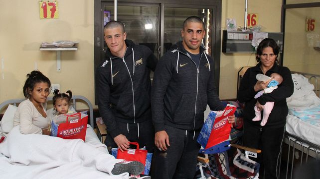 Los Pumas visitaron el hospital de Niños de Santa Fe Orlando Alassia