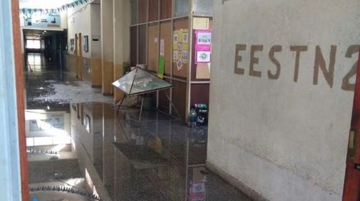 Tres chicos cometieron destrozos en una escuela y uno de ellos se jactó en Facebook