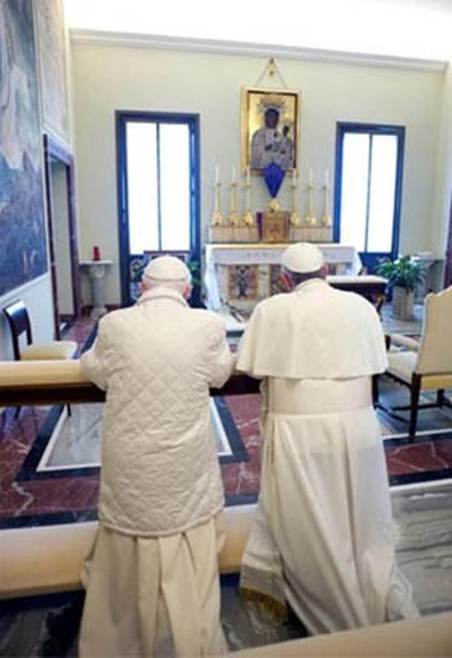 Histórico encuentro de los papas Francisco y Benedicto XVI