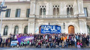 El Gobierno promulgó las leyes de financiamiento universitario y pediátrico, pero postergó su aplicación