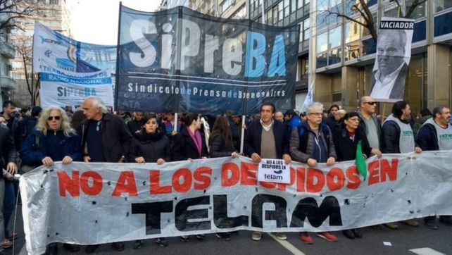 Télam despidió a dos cronistas y cierra la sede de Bariloche