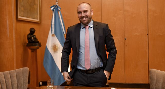 El Ministerio de Economía logró renovar deuda en pesos en medio de una fuerte tensión.