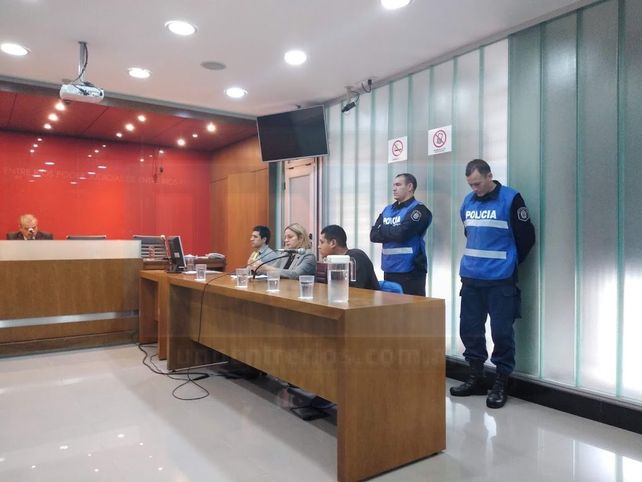 Juicio abreviado. El acusado admitió el hecho y aceptó la pena acordada.