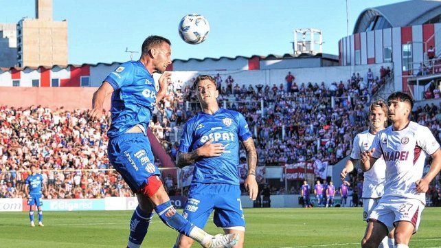 Unión mantiene un invicto como local de 12 partidos que igualmente no le permite salir de la zona del descenso.